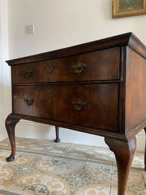 EARLY 18TH CENTURY QUEEN ANNE WALNUT 2 DRAWER CHEST 96CM WIDE C1710 - ADDITIONAL PHOTO 4