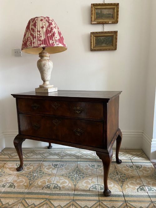 EARLY 18TH CENTURY QUEEN ANNE WALNUT 2 DRAWER CHEST 96CM WIDE C1710 - ADDITIONAL PHOTO 8