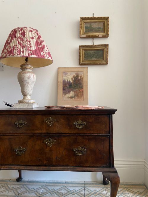 EARLY 18TH CENTURY QUEEN ANNE WALNUT 2 DRAWER CHEST 96CM WIDE C1710 - ADDITIONAL PHOTO 9