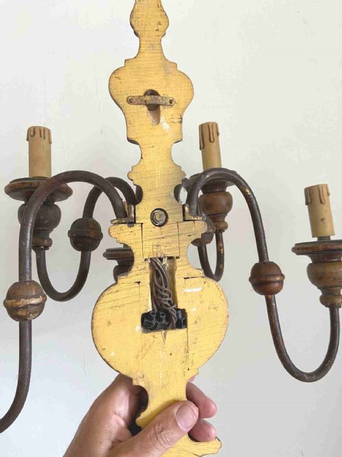 A PAIR OF EARLY 20TH CENTURY CIRCA 19001920 LARGE 5 BRANCH CONTINENTAL TURNED WALNUT WALL SCONCES 50CM - ADDITIONAL PHOTO 4