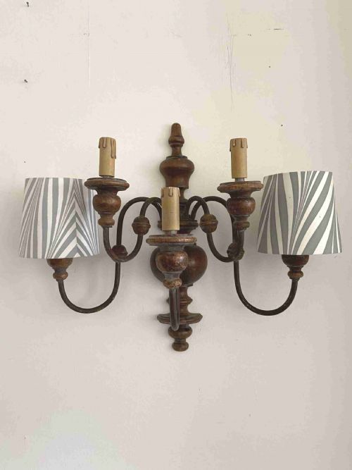 A PAIR OF EARLY 20TH CENTURY CIRCA 19001920 LARGE 5 BRANCH CONTINENTAL TURNED WALNUT WALL SCONCES 50CM - ADDITIONAL PHOTO 12