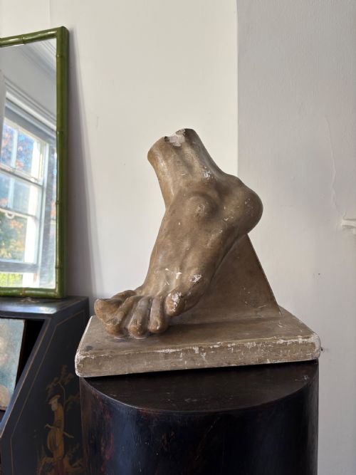 A GRAND TOUR CLASSICAL PLASTER FOOT SCULPTURE MUSEUM COPY C1900 31CM TALL - ADDITIONAL PHOTO 5