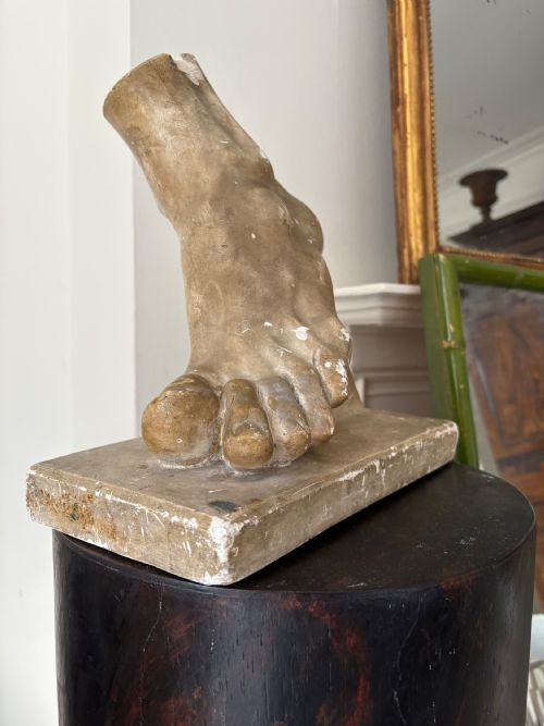 A GRAND TOUR CLASSICAL PLASTER FOOT SCULPTURE MUSEUM COPY C1900 31CM TALL - ADDITIONAL PHOTO 8