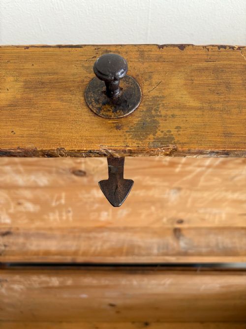 LARGE EARLY 19TH CENTURY SWEDISH SCUMBLE PAINTED PINE DOME TRUNK 115CM - ADDITIONAL PHOTO 6