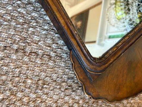 AN 18TH CENTURY QUEEN ANNE STYLE WALNUT VENEER MIRROR 63CM ORIGINAL PLATE - ADDITIONAL PHOTO 9