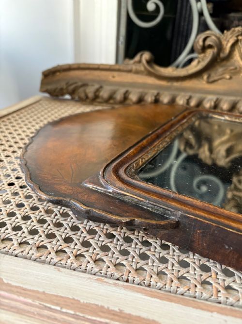 AN 18TH CENTURY QUEEN ANNE STYLE WALNUT VENEER MIRROR 63CM ORIGINAL PLATE - ADDITIONAL PHOTO 7