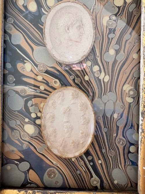 A GILT FRAMED 19THC PAIR OF GRAND TOUR EMPEROR PLASTER INTAGLIO CAMEOS 16CM - ADDITIONAL PHOTO 5