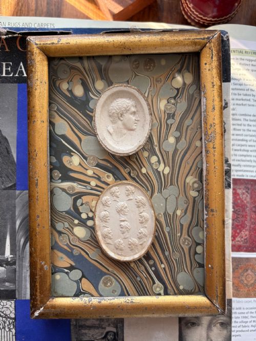 A GILT FRAMED 19THC PAIR OF GRAND TOUR EMPEROR PLASTER INTAGLIO CAMEOS 16CM - ADDITIONAL PHOTO 7