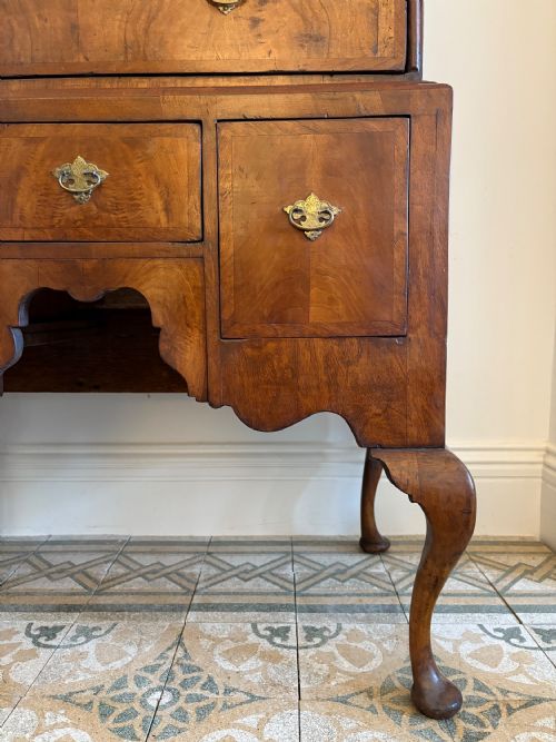 EARLY 18TH CENTURY ENGLISH WALNUT CHEST ON STAND CIRCA 1730 161CM TALL - ADDITIONAL PHOTO 6