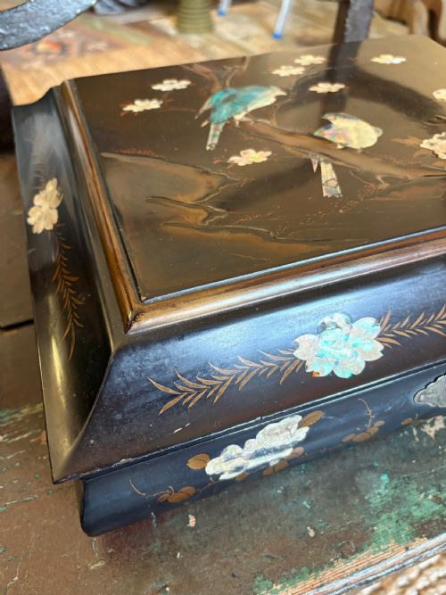 A JAPANESE LACQUER TRINKET JEWELLERY BOX C1900 38CM MOTHER OF PEARL - ADDITIONAL PHOTO 7