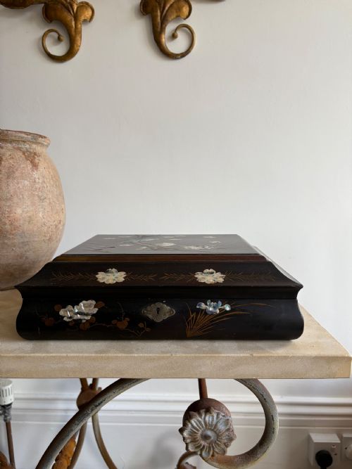A JAPANESE LACQUER TRINKET JEWELLERY BOX C1900 38CM MOTHER OF PEARL - ADDITIONAL PHOTO 2