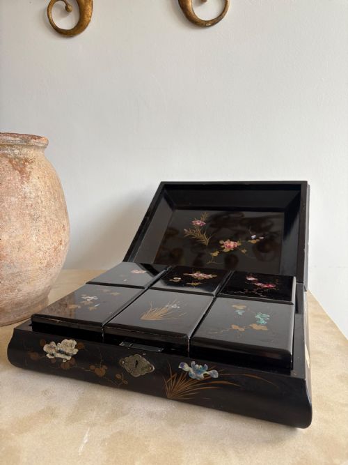A JAPANESE LACQUER TRINKET JEWELLERY BOX C1900 38CM MOTHER OF PEARL - ADDITIONAL PHOTO 3