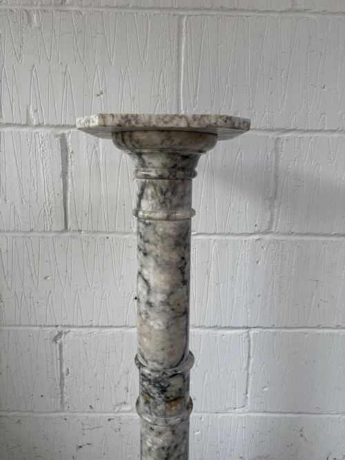 A 19TH CENTURY CARRARA MARBLE SECTIONAL PEDESTAL COLUMN 94CM TALL - ADDITIONAL PHOTO 1