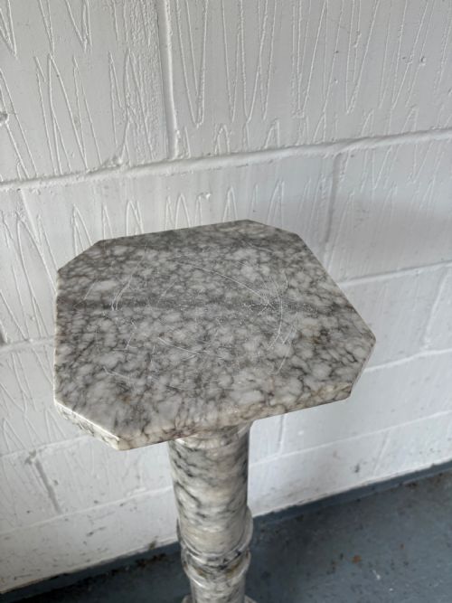 A 19TH CENTURY CARRARA MARBLE SECTIONAL PEDESTAL COLUMN 94CM TALL - ADDITIONAL PHOTO 5