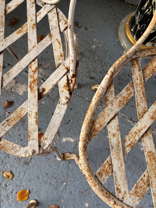A GROUP OF 4 FRENCH ANTIQUE WROUGHT IRON LATTICE GARDEN CHAIRS C1920S - ADDITIONAL PHOTO 3