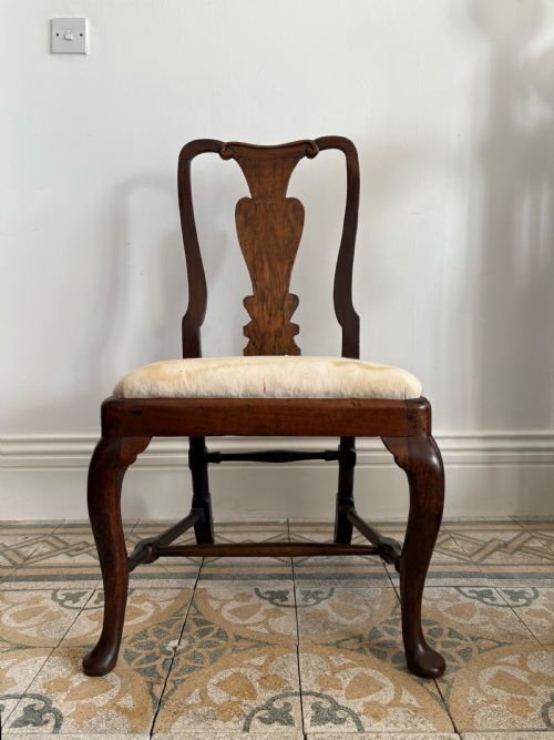 A QUEEN ANNE WALNUT CHAIR ENGLAND C1710 WITH DROPIN SEAT ORIGINAL FORM - ADDITIONAL PHOTO 1