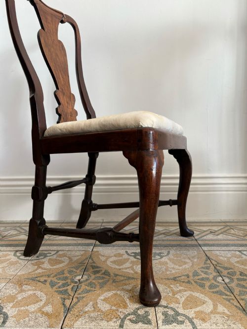 A QUEEN ANNE WALNUT CHAIR ENGLAND C1710 WITH DROPIN SEAT ORIGINAL FORM - ADDITIONAL PHOTO 5