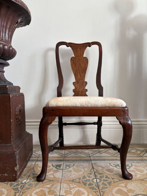 A QUEEN ANNE WALNUT CHAIR ENGLAND C1710 WITH DROPIN SEAT ORIGINAL FORM - ADDITIONAL PHOTO 3