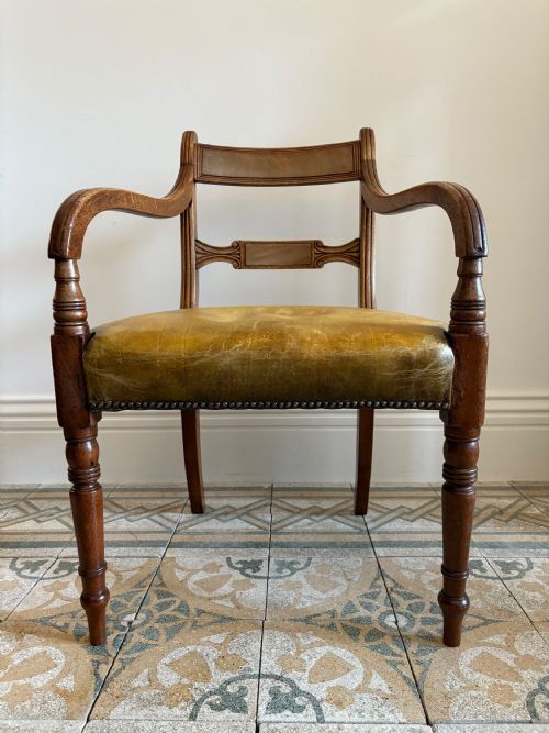 A REGENCY MAHOGANY ARMCHAIR WITH LEATHER SEAT AND SCROLLING ARMS C1820 - ADDITIONAL PHOTO 1