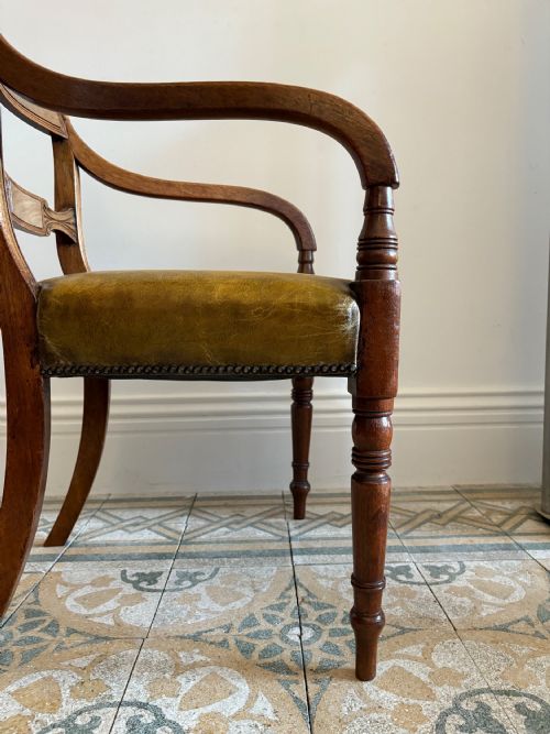 A REGENCY MAHOGANY ARMCHAIR WITH LEATHER SEAT AND SCROLLING ARMS C1820 - ADDITIONAL PHOTO 4