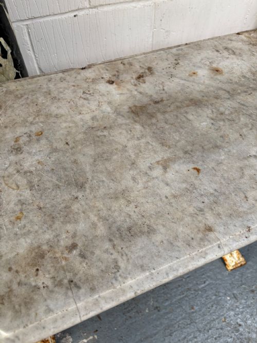 A WHITE PAINTED VICTORIAN CAST IRON GARDEN TABLE BASE WITH 110CM MARBLE TOP - ADDITIONAL PHOTO 4