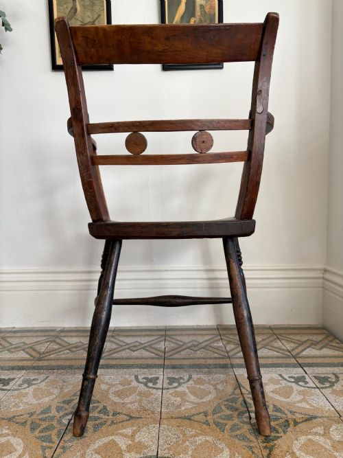 A REGENCY PERIOD ASH AND ELM WINDSOR LOW BACK ARM CHAIR C1830 - ADDITIONAL PHOTO 5