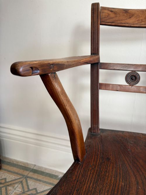 A REGENCY PERIOD ASH AND ELM WINDSOR LOW BACK ARM CHAIR C1830 - ADDITIONAL PHOTO 7