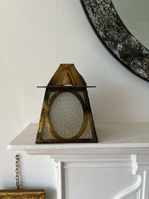 ARTS AND CRAFTS HAMMERED BRASS HALL LANTERN 20CM C1910 WITH ORIGINAL GLASS - ADDITIONAL PHOTO 1