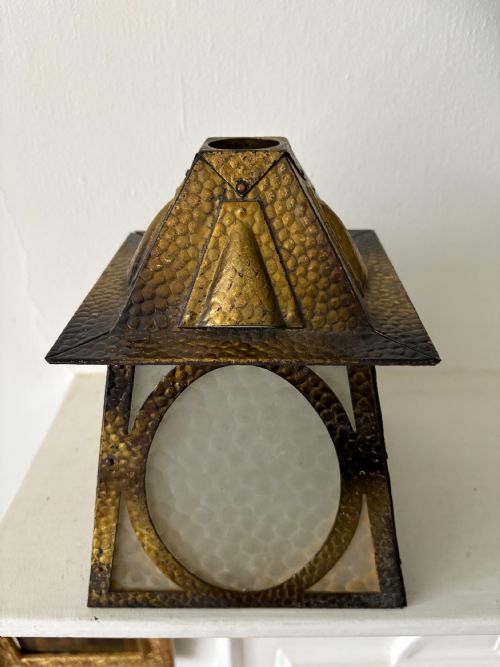 ARTS AND CRAFTS HAMMERED BRASS HALL LANTERN 20CM C1910 WITH ORIGINAL GLASS - ADDITIONAL PHOTO 3
