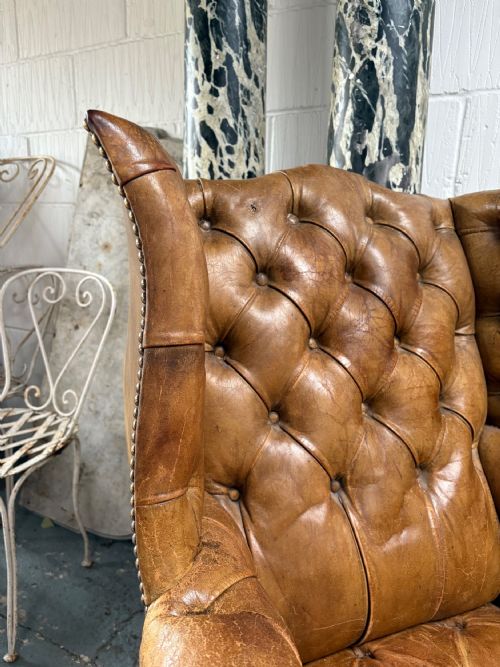 AN EDWARDIAN BUTTON AND STUDDED LEATHER ANTIQUE WING BACK ARM CHAIR C1910 - ADDITIONAL PHOTO 5