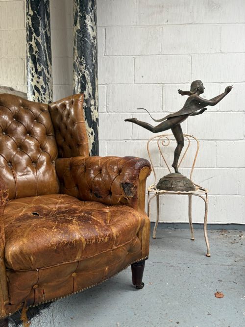 AN EDWARDIAN BUTTON AND STUDDED LEATHER ANTIQUE WING BACK ARM CHAIR C1910 - ADDITIONAL PHOTO 9