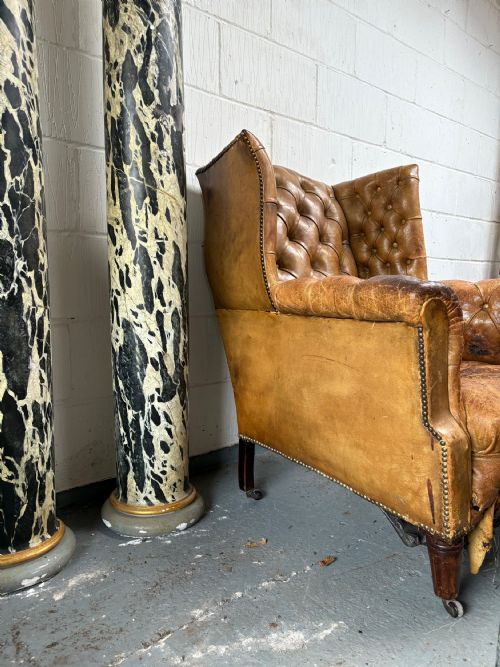 AN EDWARDIAN BUTTON AND STUDDED LEATHER ANTIQUE WING BACK ARM CHAIR C1910 - ADDITIONAL PHOTO 14