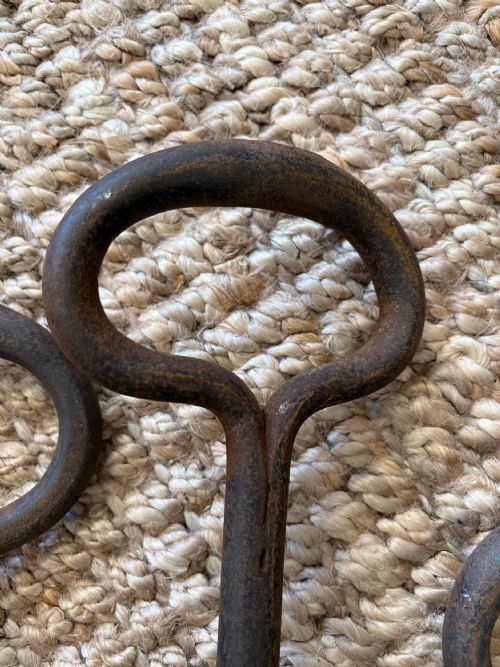 A LARGE ESTATE MADE SET OF 3 WROUGHT IRON FIRE TOOLS 128CM COUNTRY HOUSE ANTIQUE - ADDITIONAL PHOTO 5