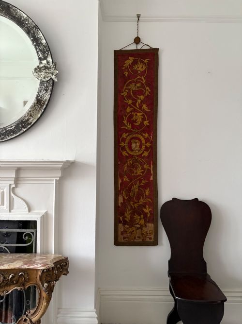 AN 18THC VENETIAN OR OTTOMAN HANGING WALL SILK 162CM WITH DRAGONS AND CENTURION - ADDITIONAL PHOTO 4