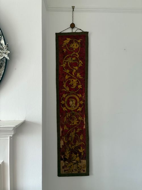 AN 18THC VENETIAN OR OTTOMAN HANGING WALL SILK 162CM WITH DRAGONS AND CENTURION - ADDITIONAL PHOTO 5