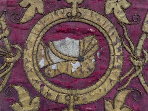 AN 18THC VENETIAN OR OTTOMAN HANGING WALL SILK 162CM WITH DRAGONS AND CENTURION - ADDITIONAL PHOTO 10