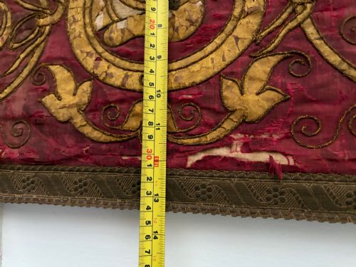 AN 18THC VENETIAN OR OTTOMAN HANGING WALL SILK 162CM WITH DRAGONS AND CENTURION - ADDITIONAL PHOTO 11