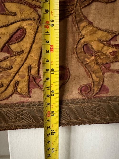 AN 18THC VENETIAN OR OTTOMAN HANGING WALL SILK 162CM WITH DRAGONS AND CENTURION - ADDITIONAL PHOTO 9