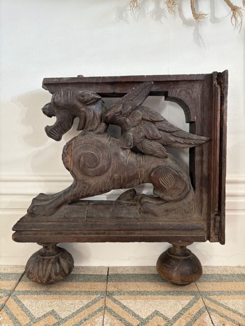 AN EARLY 19TH CENTURY CARVED OAK WINGED GRIFFIN FURNITURE FRAGMENT C1800 46CM - ADDITIONAL PHOTO 7
