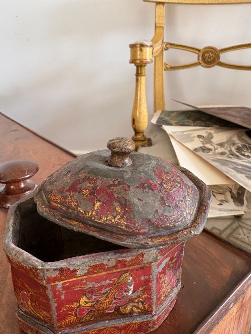 ENGLISH ANTIQUE GEORGE 111 RED CHINOISERIE LEAD TOBACCO CADDY TRINKET BOX WITH LID C1800 12CM - ADDITIONAL PHOTO 3