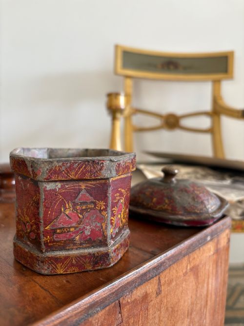 ENGLISH ANTIQUE GEORGE 111 RED CHINOISERIE LEAD TOBACCO CADDY TRINKET BOX WITH LID C1800 12CM - ADDITIONAL PHOTO 4