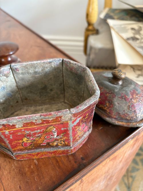 ENGLISH ANTIQUE GEORGE 111 RED CHINOISERIE LEAD TOBACCO CADDY TRINKET BOX WITH LID C1800 12CM - ADDITIONAL PHOTO 7