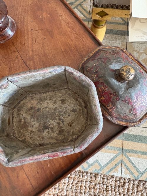 ENGLISH ANTIQUE GEORGE 111 RED CHINOISERIE LEAD TOBACCO CADDY TRINKET BOX WITH LID C1800 12CM - ADDITIONAL PHOTO 8