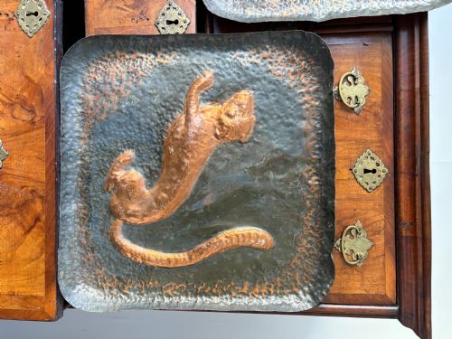 PAIR LATE 19THC HAMMERED BRASS TRAYS ANIMAL MOTIFS ATTR NEWLYN SCHOOL 40CM C1880 - ADDITIONAL PHOTO 2