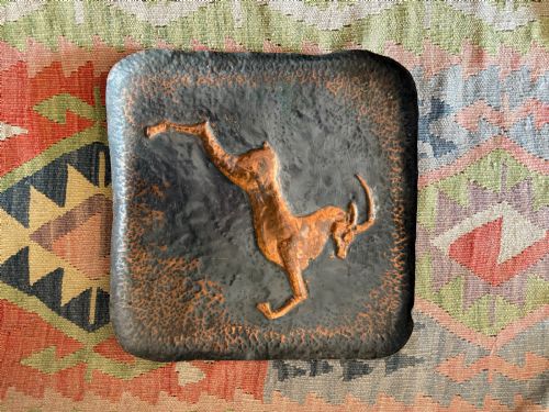 PAIR LATE 19THC HAMMERED BRASS TRAYS ANIMAL MOTIFS ATTR NEWLYN SCHOOL 40CM C1880 - ADDITIONAL PHOTO 3