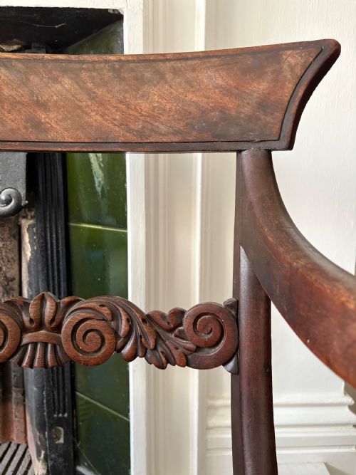 A REGENCY SCROLL ARM MAHOGANY CHAIR WITH LEATHER SEAT AND SABRE LEGS C1820 - ADDITIONAL PHOTO 6