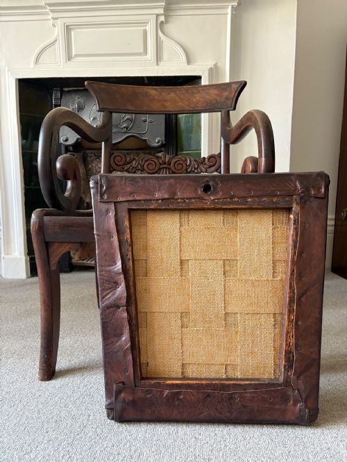 A REGENCY SCROLL ARM MAHOGANY CHAIR WITH LEATHER SEAT AND SABRE LEGS C1820 - ADDITIONAL PHOTO 8