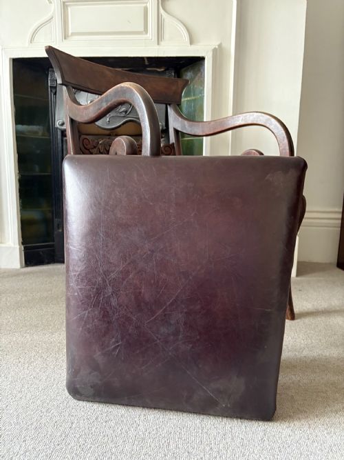 A REGENCY SCROLL ARM MAHOGANY CHAIR WITH LEATHER SEAT AND SABRE LEGS C1820 - ADDITIONAL PHOTO 9