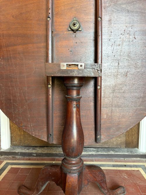 A GEORGIAN SINGLE PLANK CIRCULAR MAHOGANY TILT TOP TABLE C1780 85CM DIAMETER - ADDITIONAL PHOTO 3