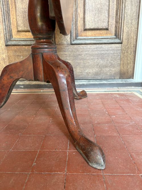 A GEORGIAN SINGLE PLANK CIRCULAR MAHOGANY TILT TOP TABLE C1780 85CM DIAMETER - ADDITIONAL PHOTO 4